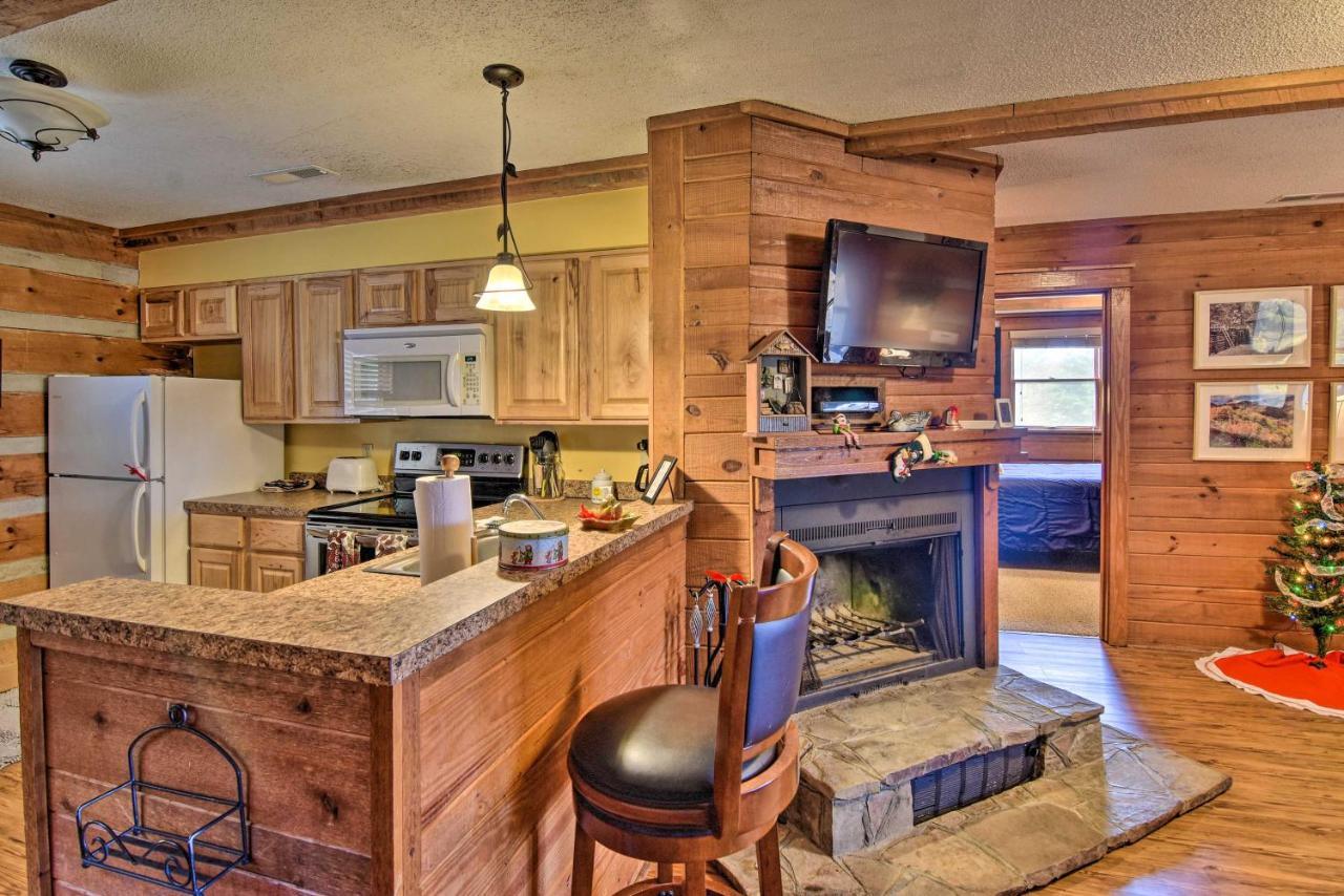 Cozy Cabin With Hot Tub And Smoky Mountain Views! Bryson City Exterior photo