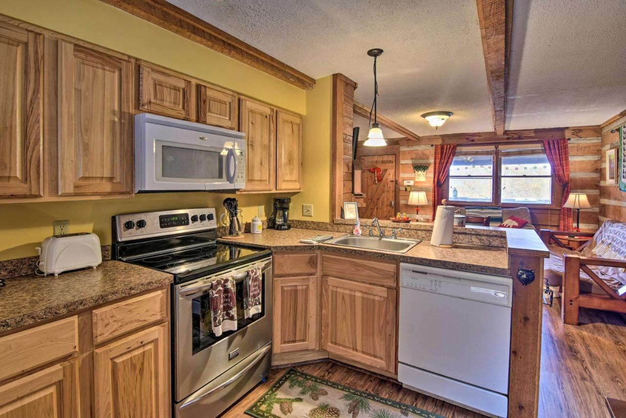 Cozy Cabin With Hot Tub And Smoky Mountain Views! Bryson City Exterior photo